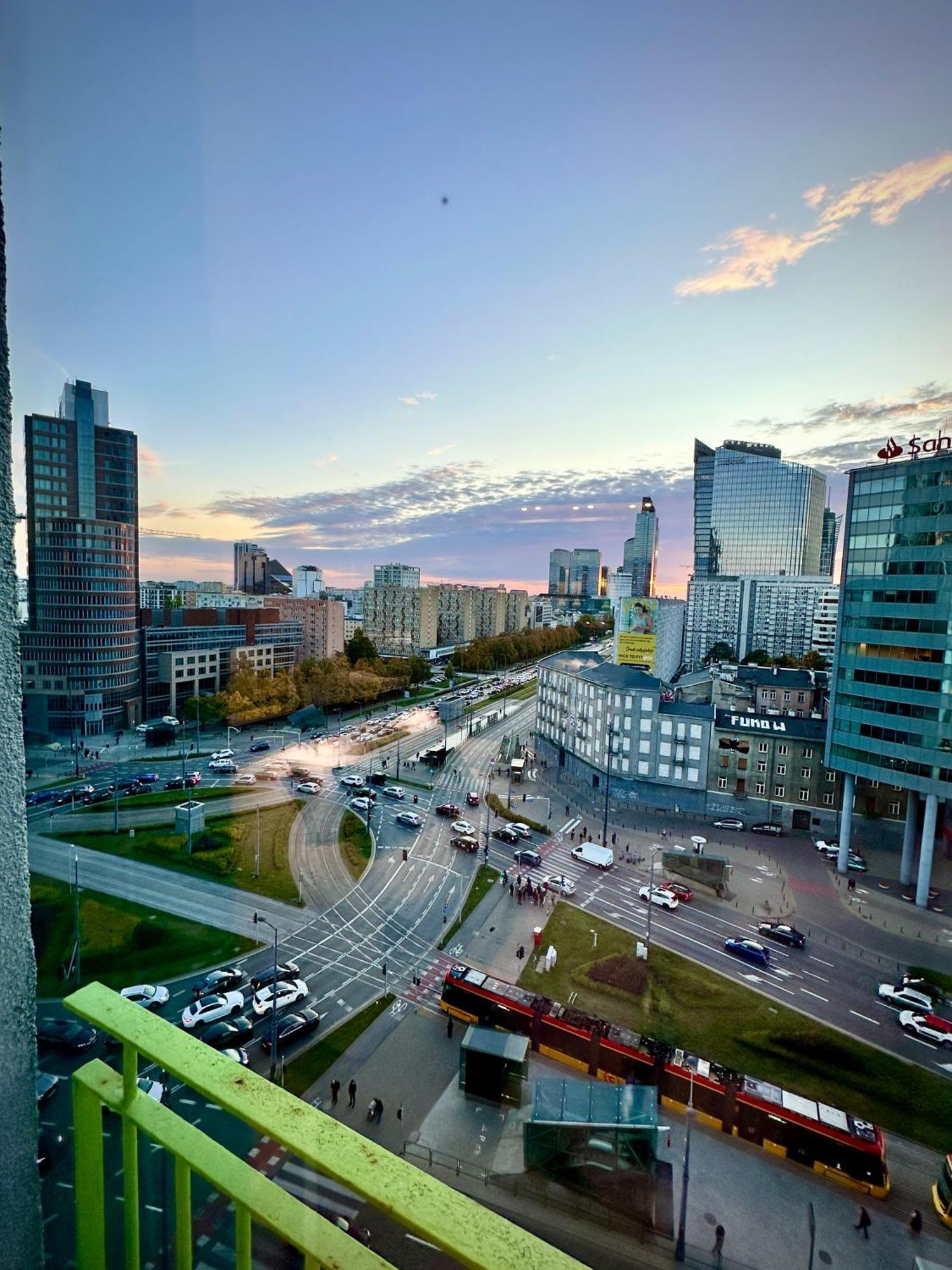 3 Metro Wifi 65'tv Netflix Hbo Appletv Amazontv Butas Warsaw